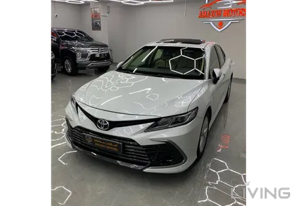 Toyota Camry SE 2023