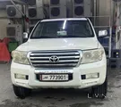 تويوتا لاند كروزر VXR 2011 - سيارة رياضية موثوقة مستعملة باللون الأبيض