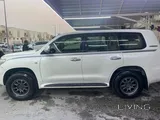 تويوتا لاند كروزر VXR 2011 - سيارة رياضية موثوقة مستعملة باللون الأبيض