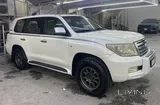 تويوتا لاند كروزر VXR 2011 - سيارة رياضية موثوقة مستعملة باللون الأبيض