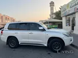 تويوتا لاند كروزر VXR 2011 - سيارة رياضية موثوقة مستعملة باللون الأبيض