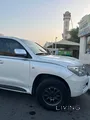 تويوتا لاند كروزر VXR 2011 - سيارة رياضية موثوقة مستعملة باللون الأبيض