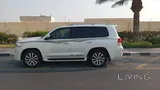 Toyota Land Cruiser 2016 VXS - 5.7L V8 4WD, 7 Seats, Lexus Features