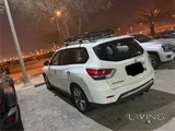2013 Nissan pathfinder 6 cylinders 141k km.