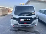ميتسوبيشي باجيرو 2015 3.0 لتر دفع رباعي 7 مقاعد مع سجل صيانة كامل