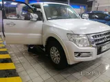 2015 Mitsubishi Pajero White SUV, Automatic