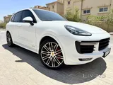 2016 - Porsche Cayenne GTS