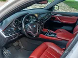 بي إم دبليو X6 2017 بيضاء - مستعملة، 126,600 كم، بنزين، أوتوماتيك، مقاعد جلدية