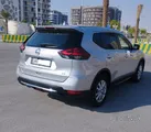 نيسان إكس-تريل 2022 باللون الفضي