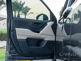 تويوتا لاند كروزر GX هايبرد 2022 مستعملة، 182,000 كم، دفع رباعي