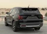 كيا سورينتو 2023 مستعملة بنزين أوتوماتيك بأسود أنيق