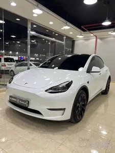 Tesla Y  2024