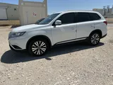 سيارة عائلية للبيع بحالة جيدة