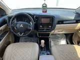 سيارة عائلية للبيع بحالة جيدة