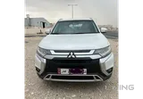 سيارة عائلية للبيع بحالة جيدة