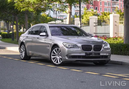 BMW 7-Series 740 i 2013