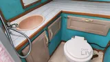 قارب للبيع