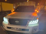 مصباح أمامي وخلفي لسيارة تويوتا لاند كروزر للبيع