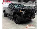 Chevrolet SilveradoTrail Boss 2025 V8