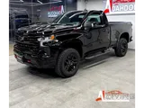 Chevrolet SilveradoTrail Boss 2025 V8