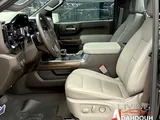 Chevrolet SilveradoTrail Boss 2025 V8