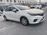 2021 Honda City White 4-Door Petrol, 86,000 km, Well Maintained