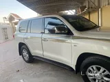 لاند كروزر VXR بحالة ممتازة للبيع