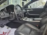Kia stinger 2018 its v6  3.3 l twin turbo