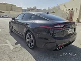 Kia stinger 2018 its v6  3.3 l twin turbo