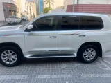 لاند كروزر جي إكس أر 2017V8 بقليل من الأميال