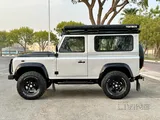 Land Rover Defender 90