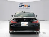 Lexus ES-300h 2023