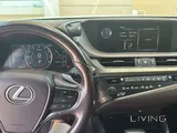 Lexus  ES250 - Model 2020 Reliable, comfortable, and styli