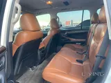 Lexus LX-570 2011