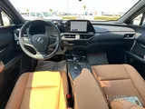 Lexus UX 300h 2025