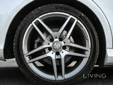 Mercedes E 300. Model 2015.