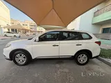 ميتسوبيشي أوتلاندر 2016 SUV (مسجلة 2017) بحالة ممتازة