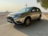 MITSUBISHI OUTLANDER 2023