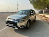 MITSUBISHI OUTLANDER 2023