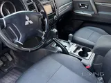 Mitsubishi Pajero. 3.5 GLS 2016