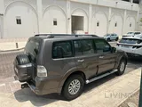 MITSUBISHI PAJERO (FULL OPTION , DEALER SERVICE)