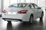 Nissan Altima  - S - / 2.5 L
