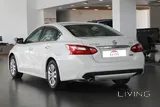 Nissan Altima  - S - / 2.5 L