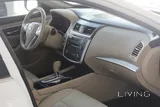 Nissan Altima  - S - / 2.5 L
