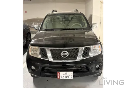 Nissan Pathfinder SE 2012