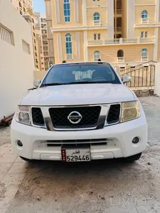 Nissan Pathfinder SE 2012