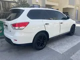 Nissan Pathfinder 2014 Black Edition. Well maintained , just sit and drive!