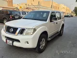 Nissan pathfinder SE 2015
