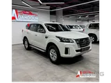 Nissan Xterra Titanium 2023 V4