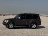 ميتسوبيشي باجيرو 3.8 لتر، فئة عالية بمحرك V6